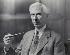 Hver var Bertrand Russell og hvert var framlag hans til fræða og vísinda?