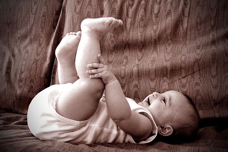 Herder leggur mikla áherslu á tungumálið. Fyrstu orðin sem brjóstmylkingurinn lærir af foreldrum sínum móta huga hans og sál, segir Herder í ritgerð um uppruna tungumála.