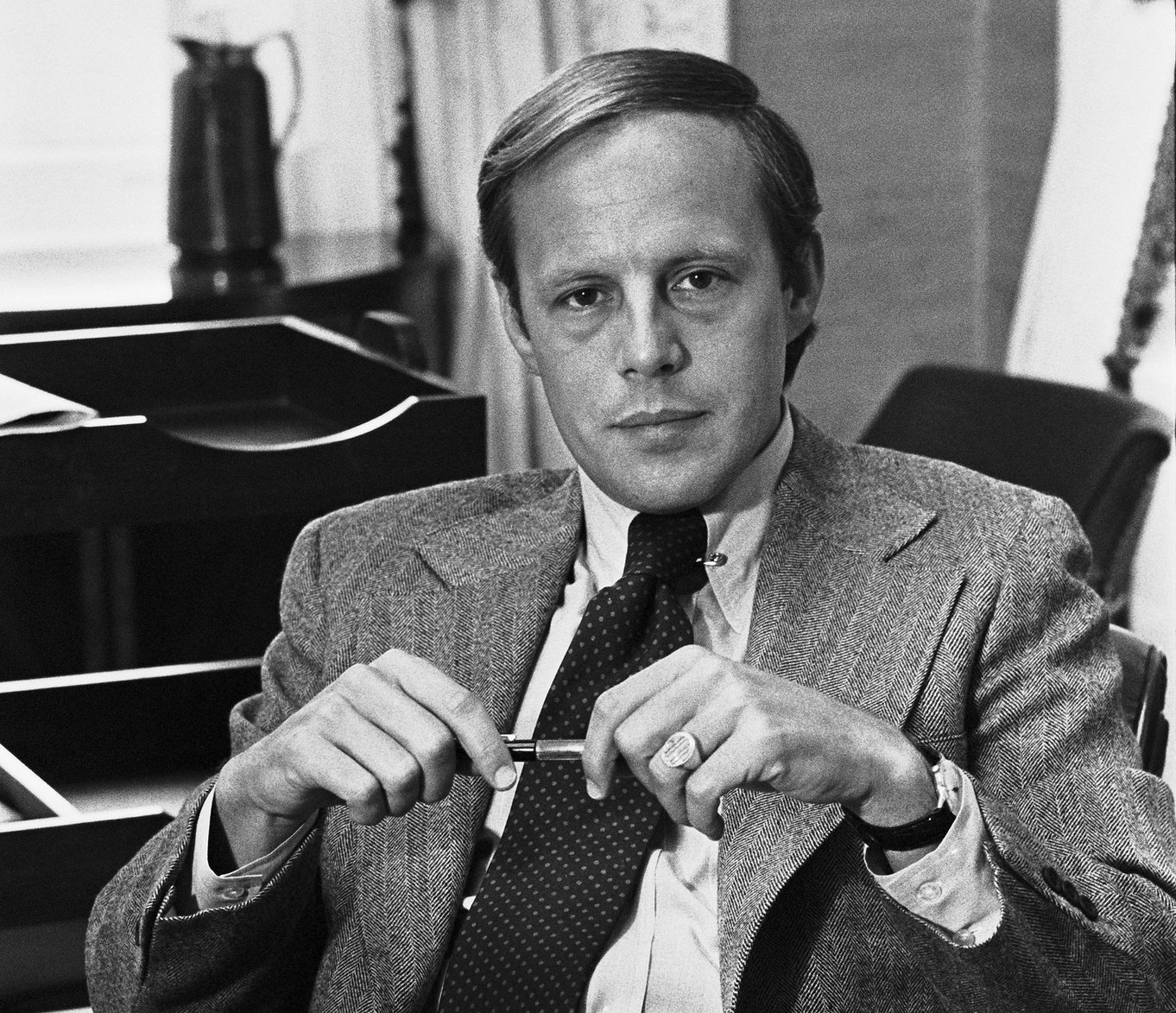 Þekkt dæmi um falskar minningar er vitnisburður John Dean, eins lögfræðinga Richards Nixon, þáverandi Bandaríkjaforseta, en Dean bar vitni gegn Nixon og öðrum fyrir þingnefnd Bandaríkjaþings árið 1973 í tengslum við Watergate-málið. Þekkt dæmi um falskar minningar er vitnisburður John Dean, eins lögfræðinga Richards Nixon, þáverandi Bandaríkjaforseta, en Dean bar vitni gegn Nixon og öðrum fyrir þingnefnd Bandaríkjaþings árið 1973 í tengslum við Watergate-málið.
