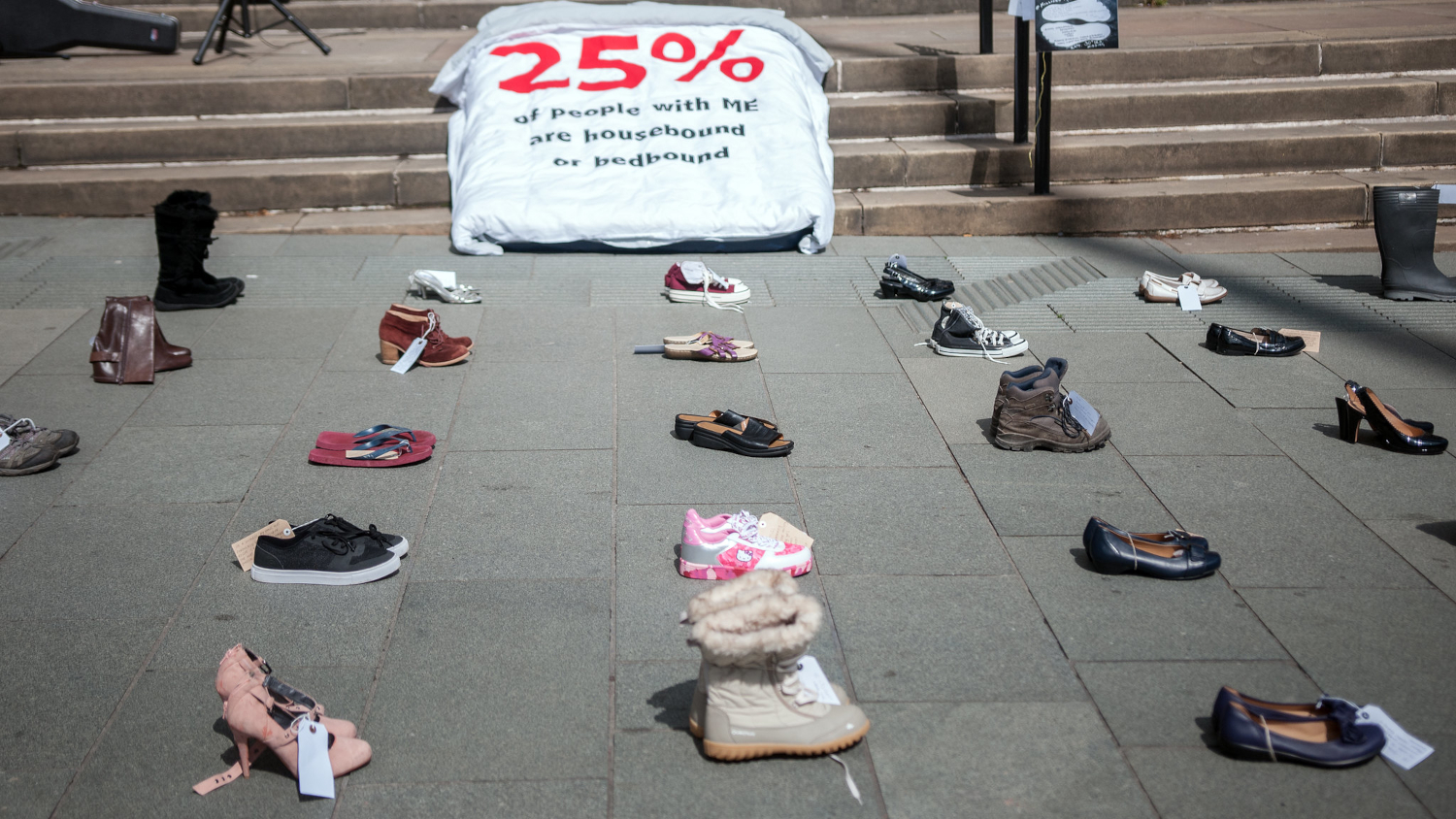 Þessir skór tákna allt það sem ME-sjúklingar fara á mis við í lífinu. Viðburður undir merkjum Millions Missing.