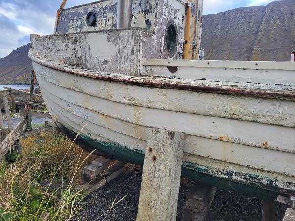 Hvaða súð er átt við þegar íbúð er undir súð?