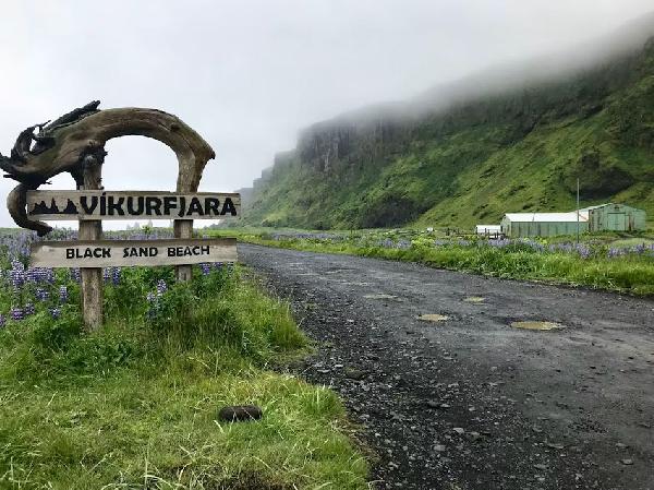Hvað viðmið ættu að gilda um notkun útlensku á Íslandi?